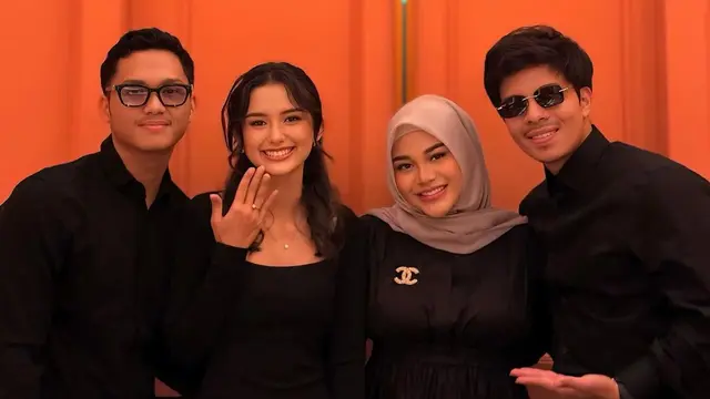8 Momen Kejutan Ulang Tahun Azriel Hermansyah, Lamar Sarah Menzel saat Dinner