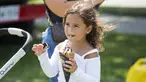 Seorang anak perempuan menikmati es krimnya saat Festival Es Krim Toronto di Toronto, Kanada, Sabtu (15/8/2020). Festival Es Krim Toronto diadakan pada 15-16 Agustus 2020 di tengah pandemi COVID-19. (Xinhua/Zou Zheng)