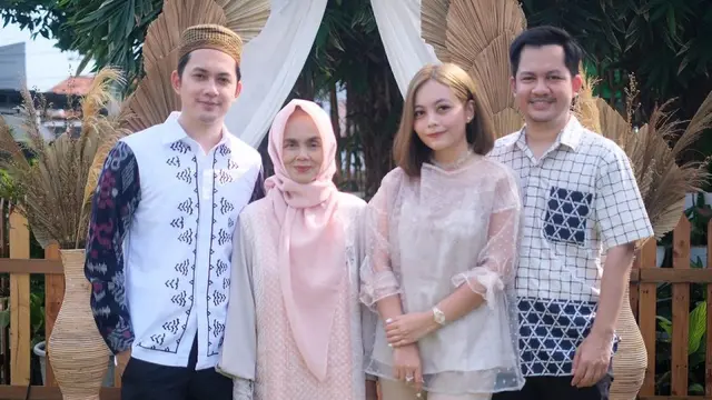Saling Menguatkan, Ini 6 Potret Kebersamaan Kiki Farrel dan Dua Saudaranya