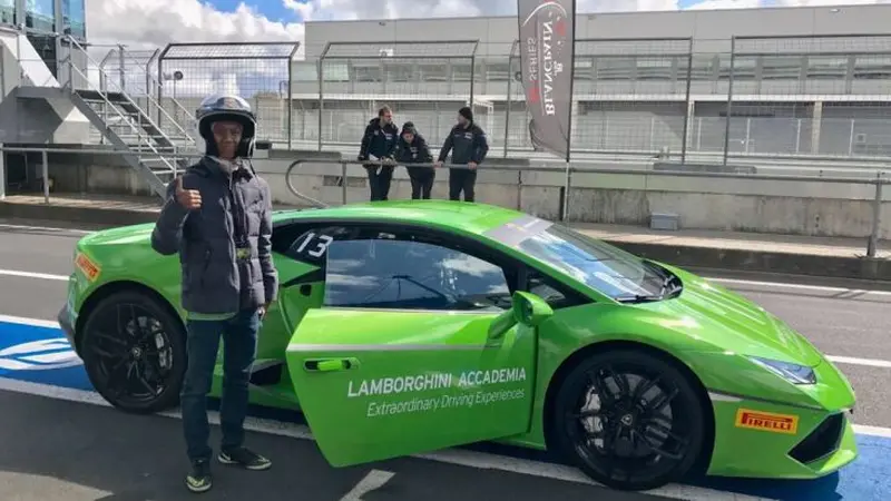 Ferry Nurdiansyah, pria asal Sumedang, mendapat kesempatan langsung mengunjungin pabrik Lamborghini di Bologna, Italia.