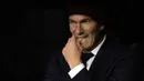 Foto Olahraga Terbaik - Pelatih Real Madrid, Zinedine Zidane, saat mendampingi anak asuhnya melawan Legia Warszawa pada laga Liga Champions di Stadion Santiago Bernabeu, Spanyol, Selasa (18/10/2016). (AFP/Pierre Philippe Marcou)