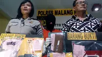 Barang bukti dan tersangka dibawa ke Polres Malang Kota, Jawa Timur (Liputan6.com/Zainul Arifin)