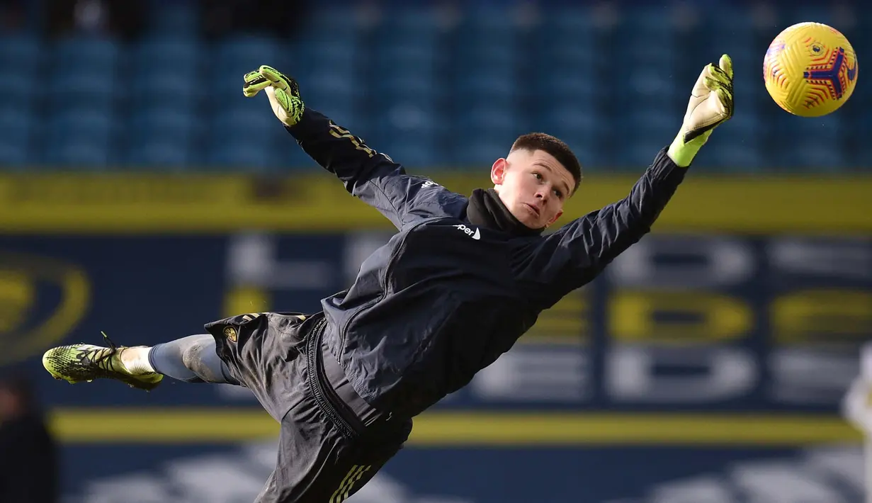 Kesuksesan Leeds United bertahan di posisi 10 musim lalu tentu tidak terlepas dari sumbangsih sang penjaga gawang, Illan Meslier. Dari 35 pertandingan, kiper asal Prancis itu mampu menciptakan 11 clean sheet. (Foto: AFP/Pool/Oli Scarff)