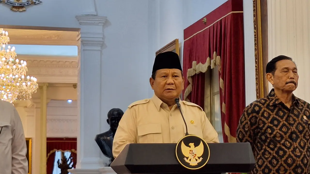 Presiden Prabowo Subianto saat konferensi pers di Istana Merdeka Jakarta, Senin (17/2/2025).