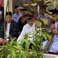 Anies Baswedan ziarah ke makam pahlawan KH Ahmad Sanusi di Sukabumi, (Liputan6.com/Istimewa)