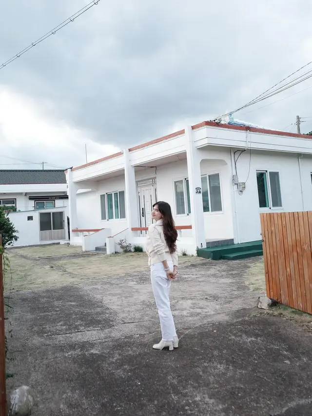 6 Potret Audi Marissa Telusuri Lokasi Syuting Drakor Welcome to Samdalri di Jeju