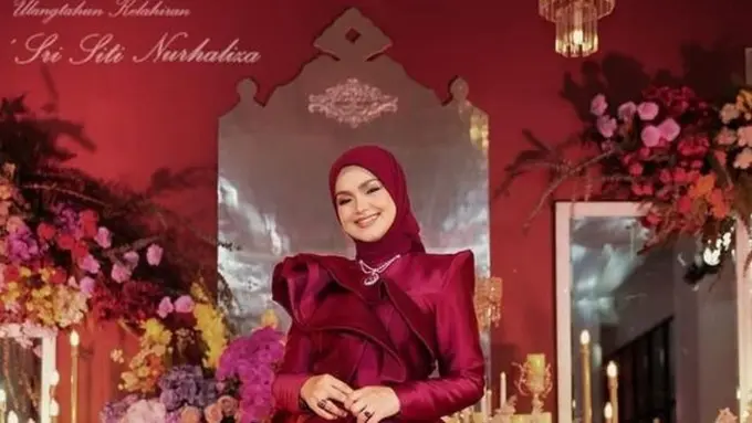 Transformasi Siti Nurhaliza saat Muda hingga Sekarang. (instagram/ctdk)