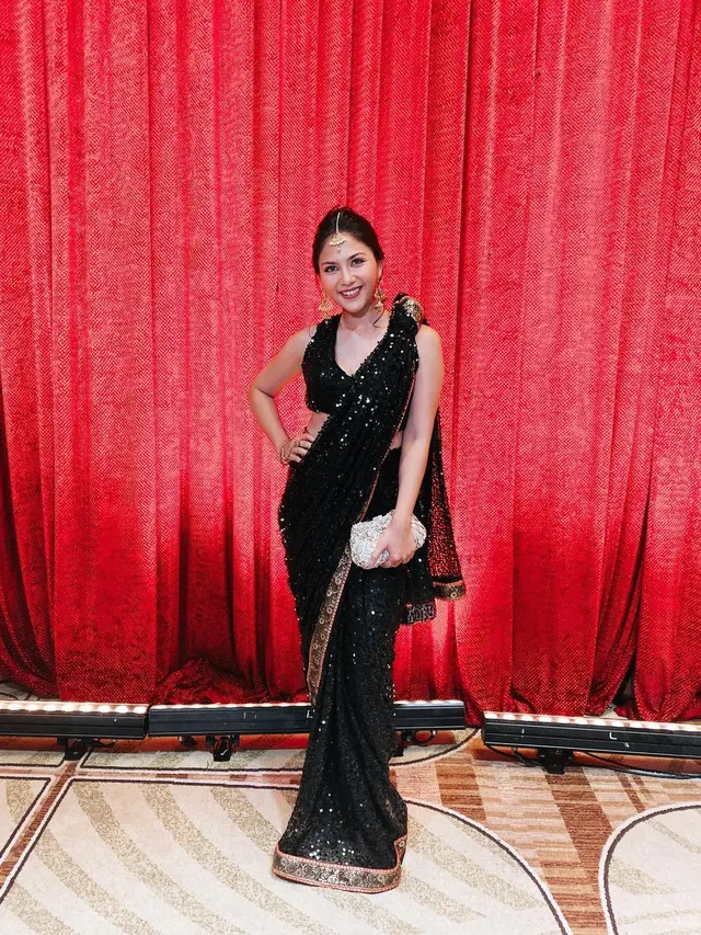 Penampilan 10 Seleb Wanita dengan Busana ala India, Bak Artis Bollywood