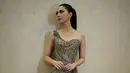 Jessica MIla menutup selebrasi lepas lajangnya dengan dress after-party rancangan HIan Tjen.
