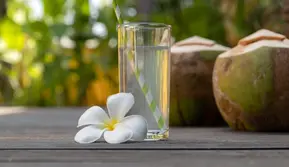 8 Manfaat Air Kelapa untuk Tubuh, Bukan Cuma Menyegarkan