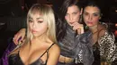 Menurut seorang sumber yang  dilaporkan Hollywoodlife.com, Selena teramat tidak suka dengan sikap pamer kemesraan yang dilakukan Selena dan The Weeknd. Menurutnya, mereka bisa lebih menjaga privasi. (Instagram/bellahadid)