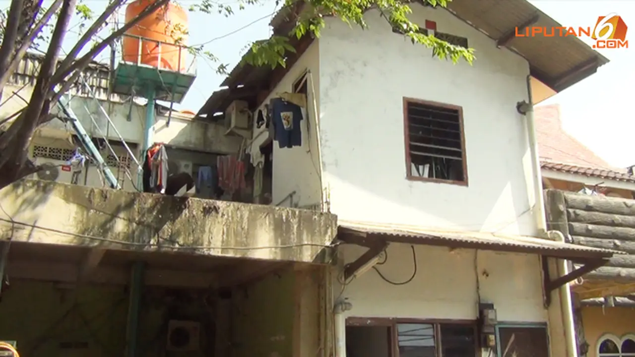 heli-timpa-rumah-130824c.jpg
