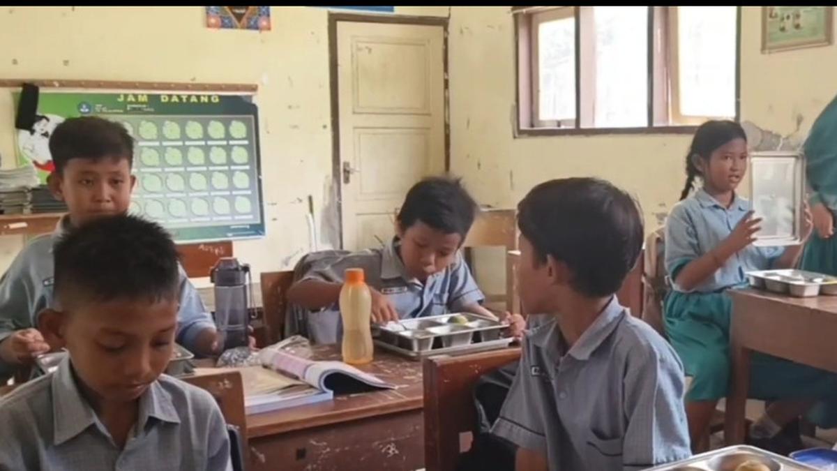 Temuan Mengejutkan di Dapur MBG Rembang yang Bikin 138 Siswa Keracunan: Dapur Bau, Wadah Tak Dicuci Bersih