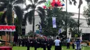 Pada upacara memperingati Hari Antikorupsi Sedunia itu, Menkeu Bambang juga melepaskan puluhan balon ke udara sebagai simbol bebas dari korupsi, Jakarta, Selasa (9/12/2014). (Liputan6.com/Johan Tallo)