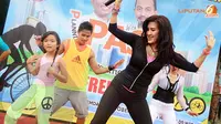 Warga Bekasi Digoyang Liza Natalia
