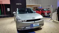 Produsen asal Korea juga tidak mau kalah dengan menghadirkan Hyundai Ioniq 5 sebagai mobil listrik andalan mereka yang dipasarkan di Indonesia. Mobil dengan dimensi 4.635mm x 1.890mm x 1.647mm ini dibanderol mulai dari Rp748 Jutaan dan sudah tersedia berbagai macam fitur yang keren dan sudah memiliki atap panoramic.