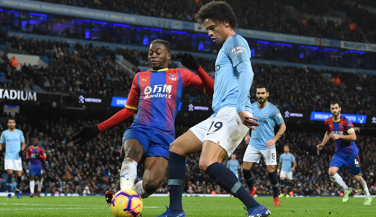 5. Aaron Wan-Bissaka - Pada Juni 2019 didatangkan dari Crystal Palace dengan harga 50 juta poundsterling. (AFP/Paul Ellis)