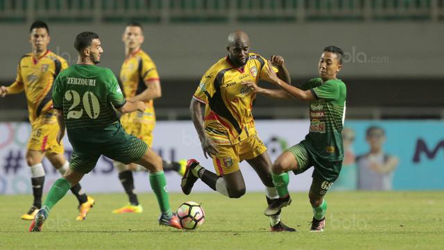 PS TNI, Mitra Kukar, Liga 1 2017, Bola.com, Stadion Pakansari