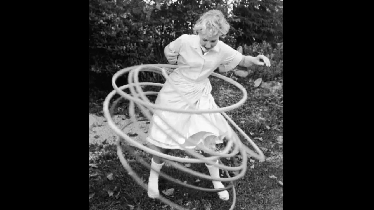 5-3-1963: Permainan Hula Hoop Dipatenkan