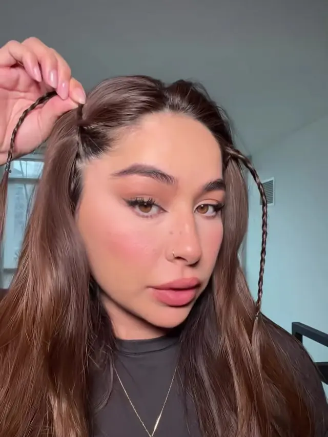 Teknik Kepang Rambut Ini Bikin Efek Wajah Terangkat dalam 10 Menit