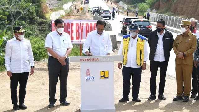 Jokowi resmikan jalan Bypass Balige