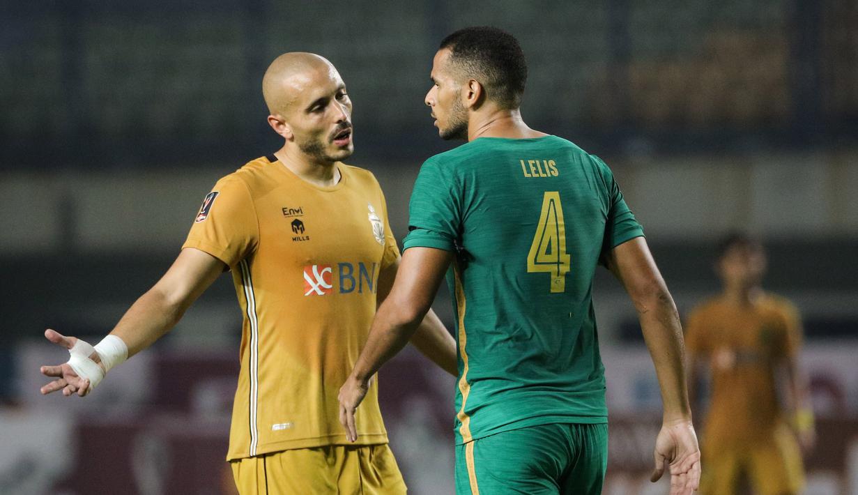 Persebaya Surabaya harus puas bermain imbang saat bertanding melawan Bahayangkara FC dalam babak penyisihan Grup C Piala Presiden 2022. (Bola.com/Bagaskara Lazuardi)