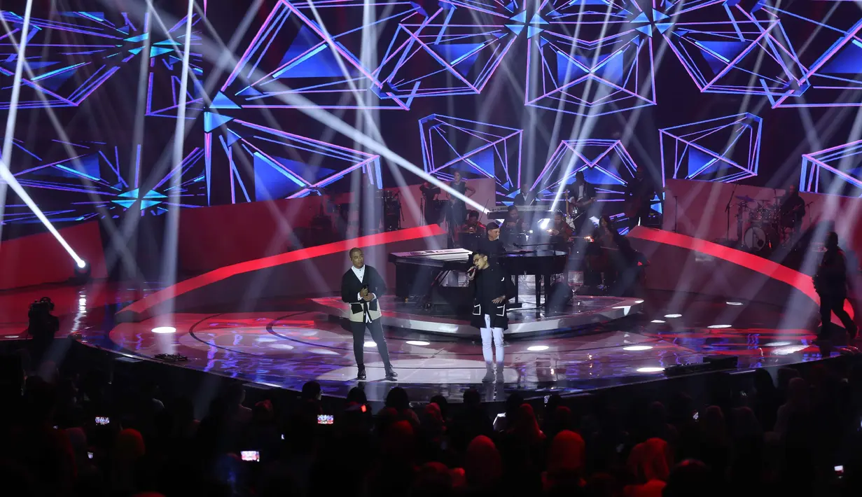 "Saya selain pernah bekerjasama juga pengagum mas Yovie. Ada karya yang jadi anthem hidup saya, saat SMA, kuliah. Lagu Masihkah Ada Diriku," kata Marcell Siahaan. (Nurwahyunan/Bintang.com)