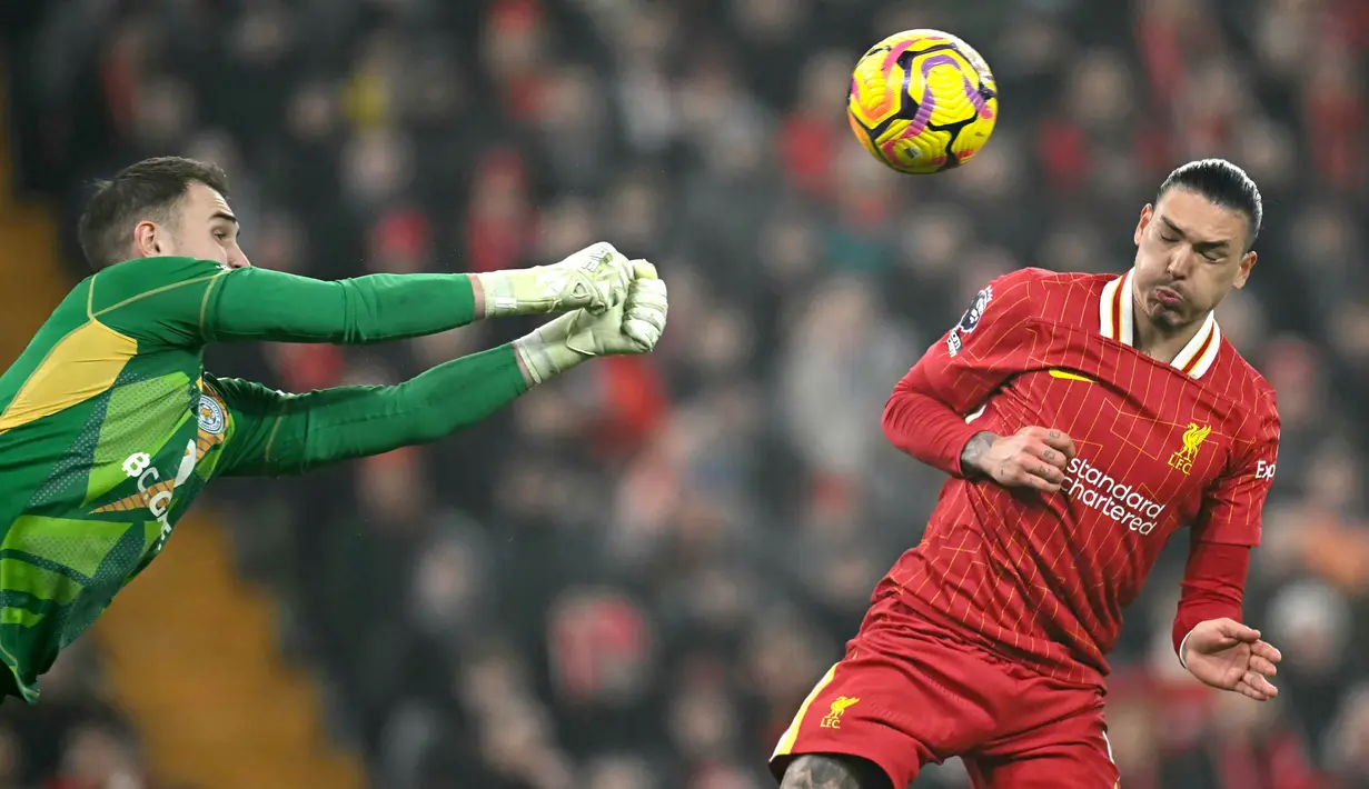 Liverpool sempat tertinggal lebih dulu dari tim tamu Leicester City lewat aksi Jordan Ayew pada menit ke-6. (Paul ELLIS/AFP)