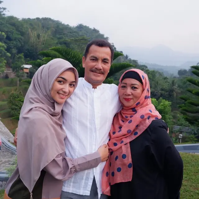 7 Potret Kenangan Citra Kirana dan Mendiang Sang Ayah, Penuh Kehangatan