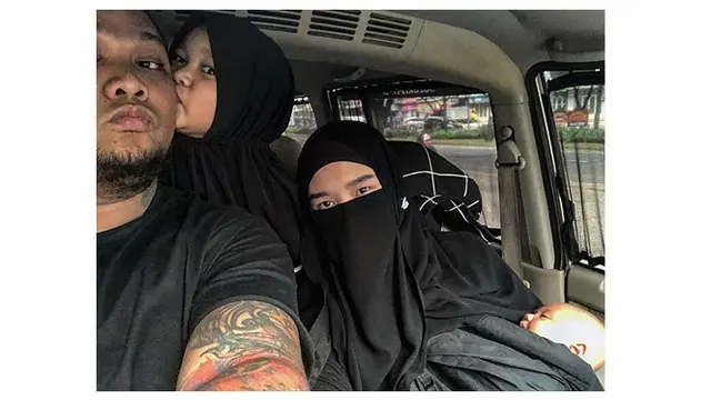 Girlband berhijab (Sumber: Instagram//virgoun_)