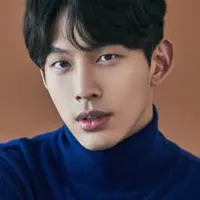 Dalam video yang diunggah YouTuber Lee Jin Ho ini menyebutkan jika ia mendapatkan informasi langsung dari seseorang yang diperkirakan suami dari wanita tersebut. Tak hanya itu saja, suami dari wanita tersebut juga mengklaim jika keluarganya mulai pecah karena dugaan perselingkuhan. (Liputan6.com/Koreaboo)