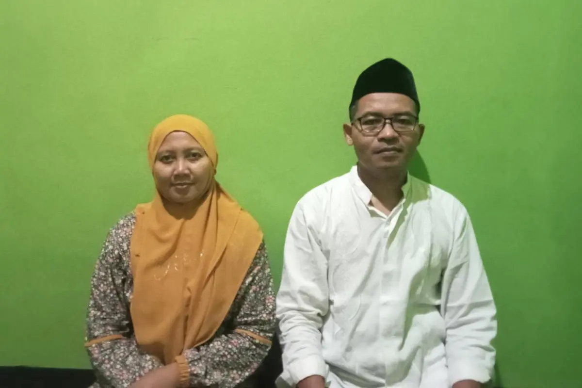 Rohmat (44) dan Ulfah (40), pasangan suami istri calon jemaah haji asal Kabupaten Blora, Jawa Tengah. (Liputan6.com/Ahmad Adirin)