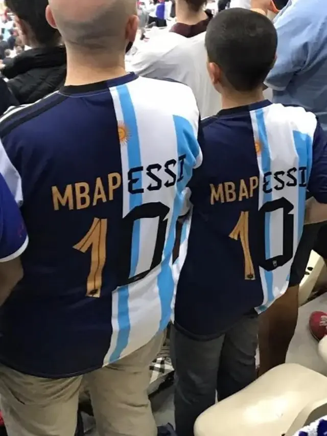 6 Ide Nama Punggung di Jersey Bola Ini Absurd Banget, Enggak Habis Pikir