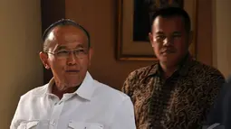 ARB menerangkan pertemuan dirinya dengan elit Golkar hanya pertemuan biasa saja, Jakarta, Senin (25/08/2014) (Liputan6.com/Miftahul Hayat)