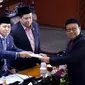 Fahri Hamzah saat mendampingi Ketua DPR Setya Novanto dalam rapat paripurna. (Liputan6.com/Johan Tallo)