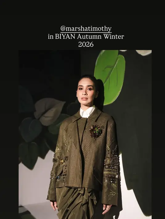 Marsha Timothy kenakan busana bernuansa hijau olive Biyan dari koleksi Autum Winter 2026 [@biyanofficial]
