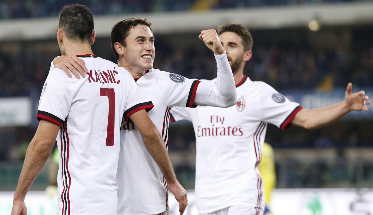 Selebrasi para pemain AC Milan usai Nikola Kalinic mencetak gol ke gawang Chievo pada laga Serie A di Bentegodi stadium, Verona, (25/10/2017). AC Milan menang 4-1. (Filippo Venezia/ANSA via AP)
