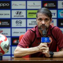 Souza menyebut ada lima pemain yang akan absen dalam laga tersebut. Mereka adalah Jordi Amat, Thales Lira, Cyrus Margono, Mauro Zijlstra, dan Shayne Pattynama.