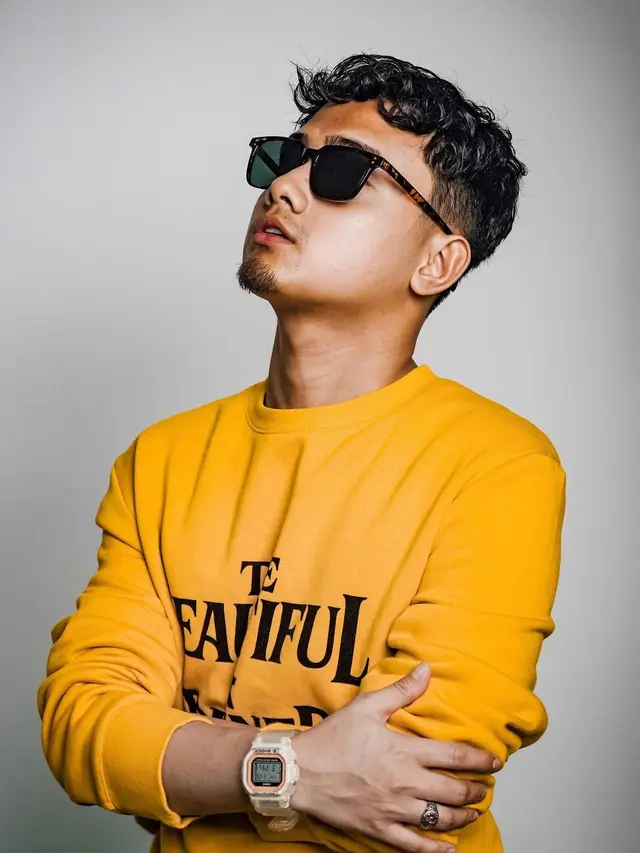 6 Potret Naufal Azrin, Penyanyi Lagu 'Casablanca' Asal Malaysia yang Sedang Viral