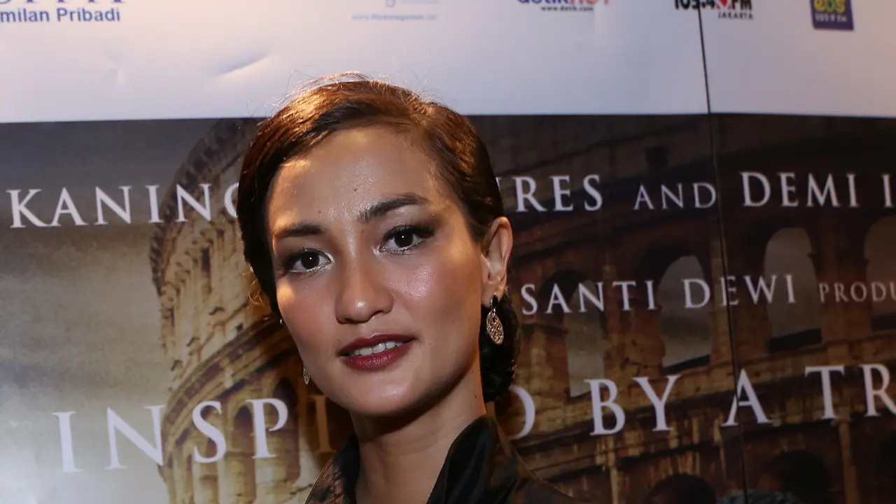 Atiqah Hasiholan