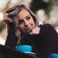 Seseorang akan cenderung menutup sifat aslinya pada pertemuan pertama. (unsplash.com/@jonatron)