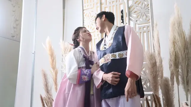 7 Pemotretan Caesar Hito dan Felicya Angelista Pakai Busana Korea