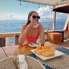 Alyssa Daguise menikmati sarapan di atas kapal. "Slow mornings at lbj," tulisnya. (Foto: Instagram/ alyssadaguise)