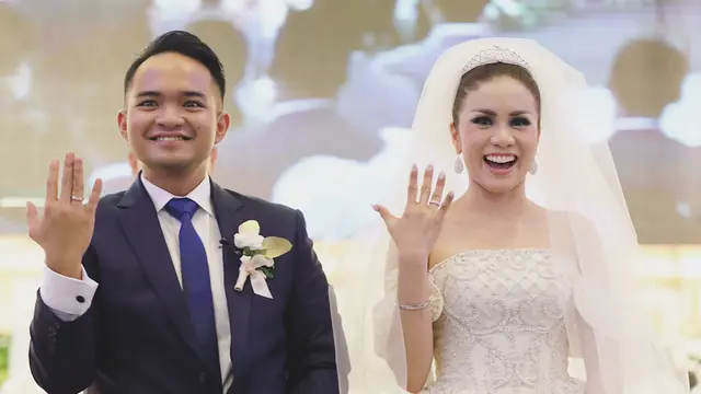 Menikah dengan Crazy Rich Surabaya, Ini 6 Momen Romantis Momo Geisha dan Suami