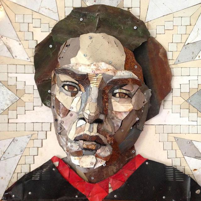 6 Potret Mozaik Wajah dari Kepingan Besi Ini Detailnya Sempurna, Bikin Kagum