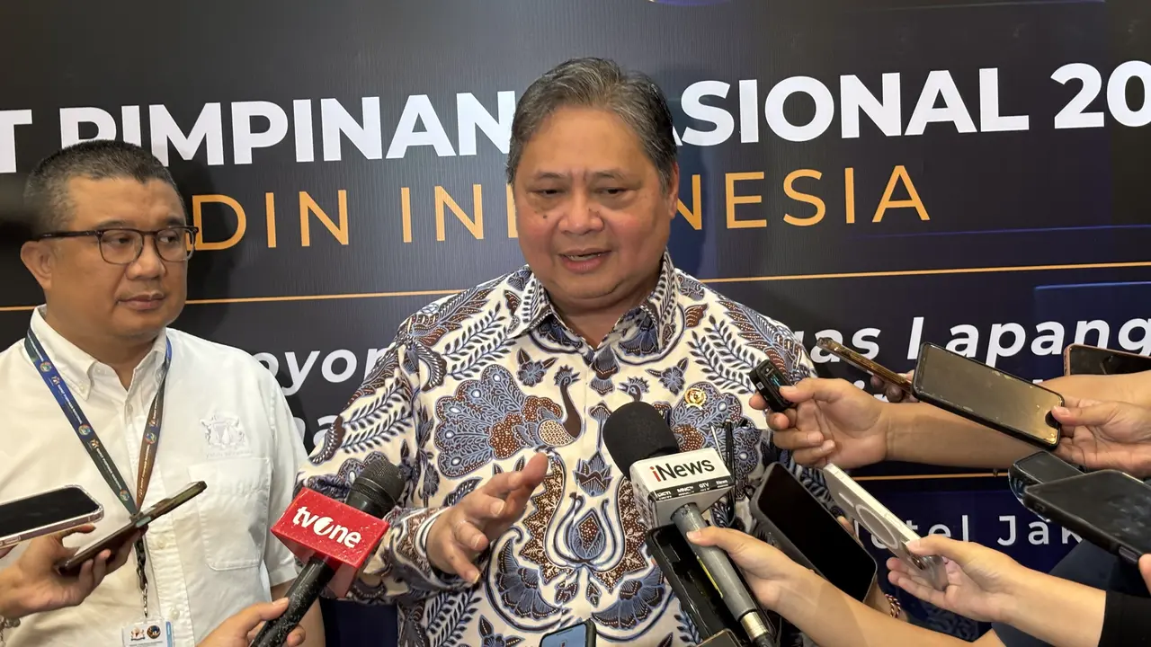 Menteri Koordinator Bidang Perekonomian Airlangga Hartarto dalam Rapimnas KADIN, di Park Hyatt, Jakarta, Senin (1/12/2025). (Liputan6.com/Tira)