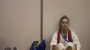 Seorang karateka tampak lelah usai bertanding pada Kejuaraan Dunia Karate Junior, Cadet, dan U-21 2015. (Bola.com/Vitalis Yogi Trisna)