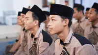 ASDP berpartisipasi dalam program Sobat Aksi Ramadhan BUMN Berbagi dengan menyalurkan bantuan sembako kepada Pondok Pesantren Al-Dzikri di Serang, Banten, pada akhir pekan lalu. (Dok. ASDP)