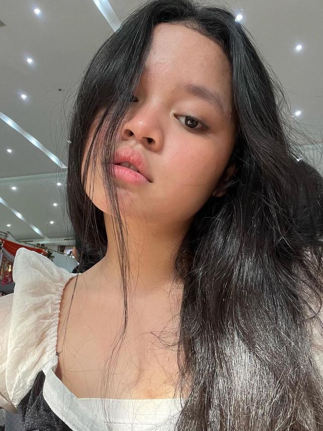 7 Potret Terbaru Romaria yang Mulai Beranjak Remaja, Bikin Pangling