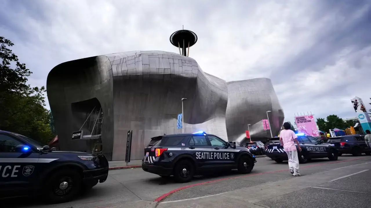 Polisi menanggapi insiden penembakan di Seattle Center